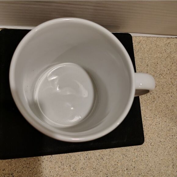 Minnie Mouse 16 ounce Mug. C8 - Picture 2 of 3